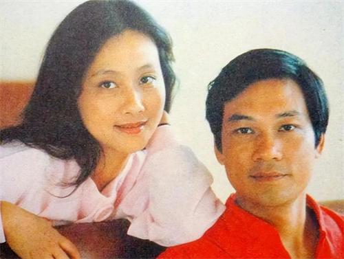 演员黄梅莹:命运坎坷,嫁给金鑫后恩爱38年,如今儿子是她的骄傲