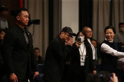 ​李连杰亲自辟谣死讯！双眼浑浊嘴唇发白，自曝每天吃药，曾险丧命