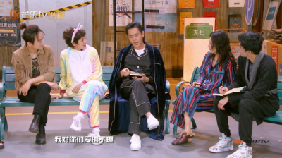 ​《明星大侦探》谭松韵开撒贝宁玩笑引尴尬，魏晨表情亮了