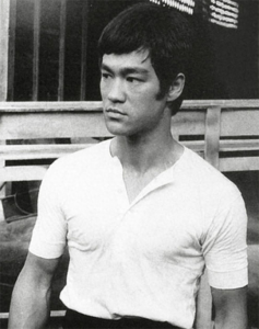 ​李小龙死因之谜，73年在丁佩家服下止痛片死去，法庭裁定死于非命