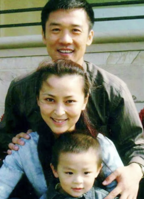 演员黄志忠的励志人生，和他生命中爱过的一个重要女人