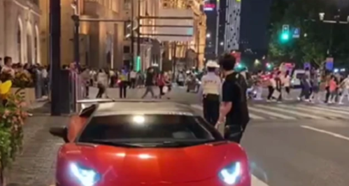 白冰个人资料简介及家世（网红白冰：14岁辍学，25岁在上海买豪华别墅，他到底是什么来头？）