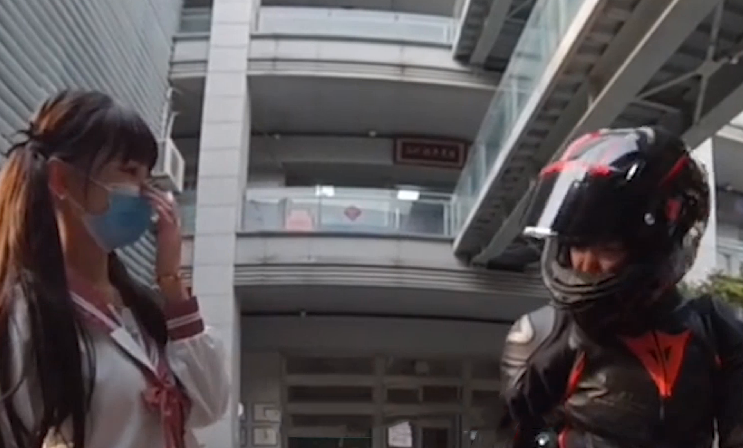 白冰个人资料简介及家世（网红白冰：14岁辍学，25岁在上海买豪华别墅，他到底是什么来头？）