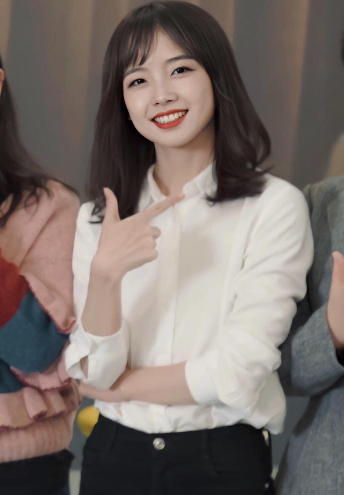 “央视最美女记者”王冰冰：私生活惨遭泄露，32岁离婚被网暴