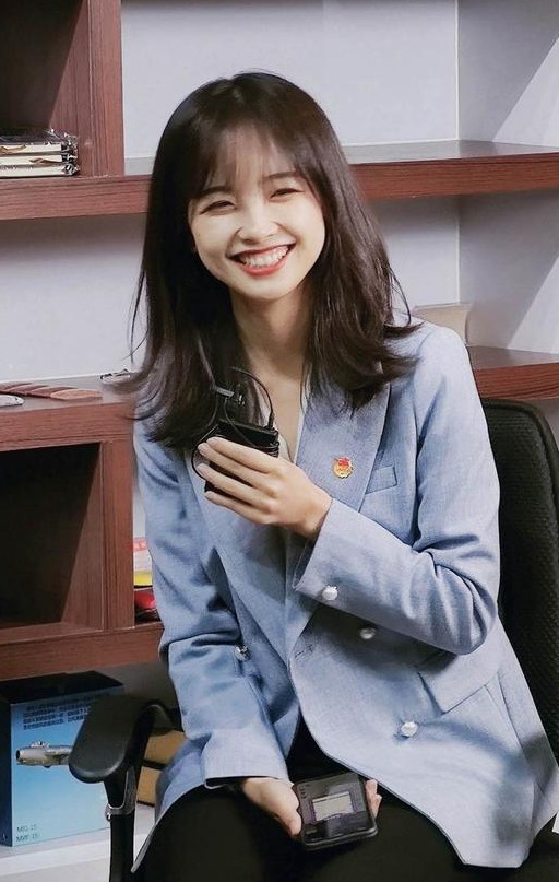 “央视最美女记者”王冰冰：私生活惨遭泄露，32岁离婚被网暴