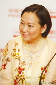 ​台湾综艺一姐方芳个人资料简介（出演的春晚小品《回家》，原型就是她的父亲）