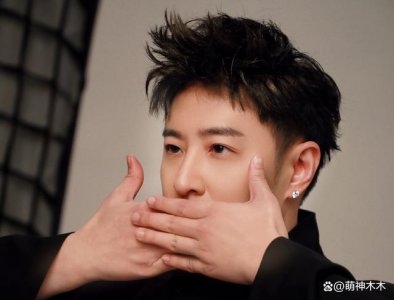 ​潘玮柏婚礼细节：伴娘伴郎 12 位，巨资包场礼服品牌曝光