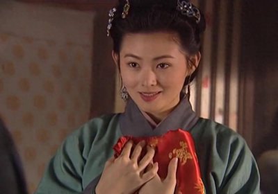 ​“亚洲第一美胸”：因潘金莲成名，28 岁住豪宅，如今沦落到卖拉面