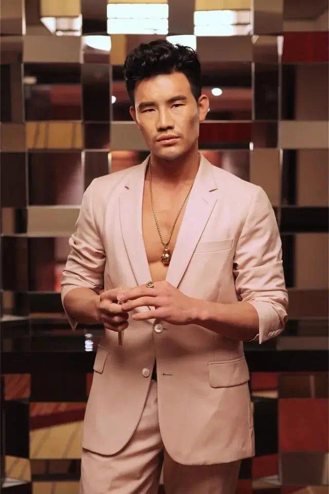 “嘎子哥”谢孟伟回应“卖假酒”风波：没被封杀