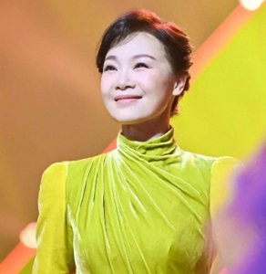 ​歌唱家吕薇：与男友分手后和妈妈抱头痛哭，51岁终获幸福