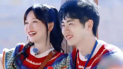 ​金莎与小 19 岁男友屡上热搜：是恋爱脑被骗？