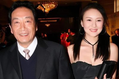 ​王奎荣个人资料：他是国家一级演员，二婚娶小37岁老婆，69岁高龄得女