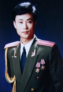 ​耿为华个人资料：被妻子倒追两年，宠妻15年被抛弃，如今与女儿相依为命