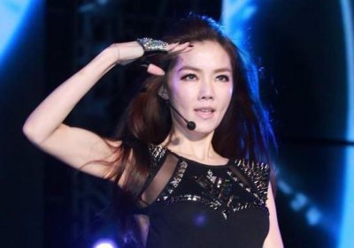 ​谢金燕个人资料简介：曾比肩蔡依林，却被父亲一句话毁掉人生，如今依旧很努力