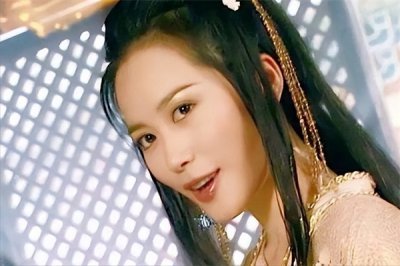 ​俞飞鸿的固定男友是谁？俞飞鸿：没结婚，不代表没有固定伴侣，感谢窦文涛陪了