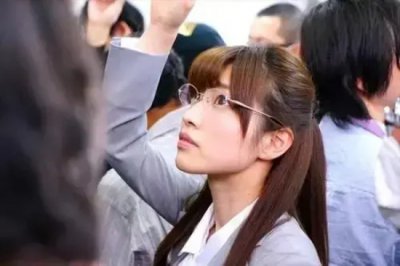 ​社员出道的市川雅美ins美图合集，外形靓丽的OL！