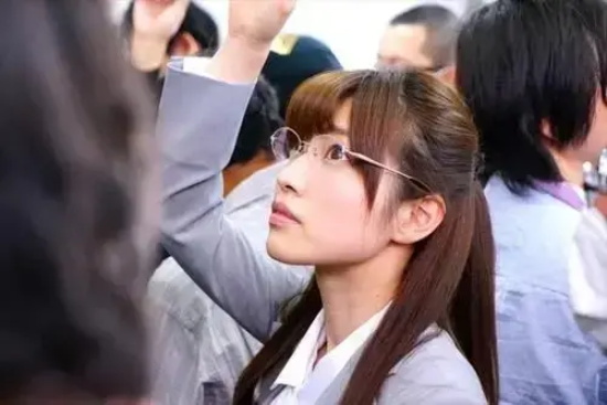 社员出道的市川雅美ins美图合集,外形靓丽的OL!