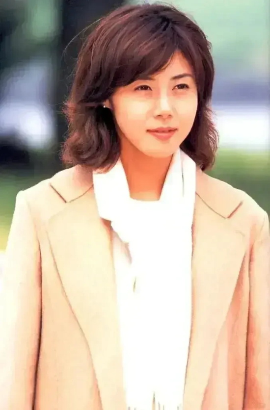 松岛菜菜子20年前的美貌再次引热议，不愧是“日剧女神”