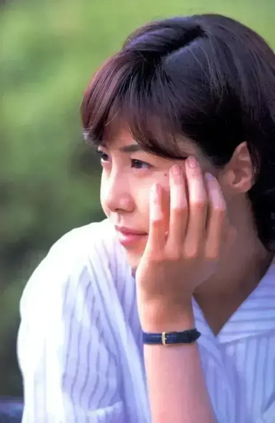 松岛菜菜子20年前的美貌再次引热议，不愧是“日剧女神”