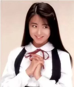 ​饭岛爱日本传奇女优的一生：为男友还债下海一炮而红，死后被无数人哀悼……