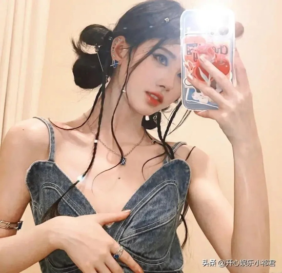 “4000年一遇美女”鞠婧祎，近期她的千禧辣妹妆再引潮流