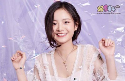 ​李庚希和父亲资料曝光 街头抽烟被拍完美形象俱毁