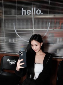 ​小S二女儿Lily16岁身材火辣！穿小短裙秀细长美腿