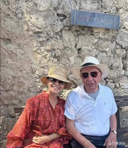 ​比起默多克戏剧化的一生，邓文迪给前夫当红娘并没有多荒诞