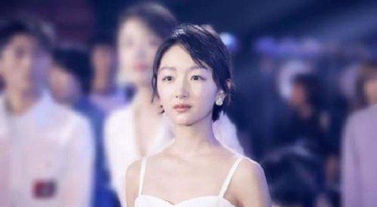 娱乐周冬雨的真实身高是多少(周冬雨的身高官方给出的答案是162) 3