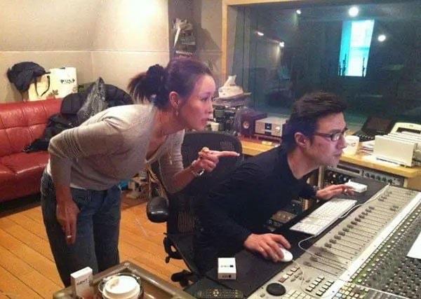 娱乐抽烟的艺人 有哪些明星抽烟  1