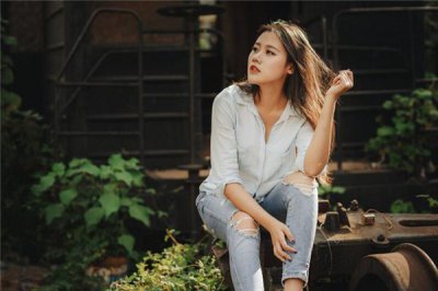 ​耳朵上有个小坑是有福气的人