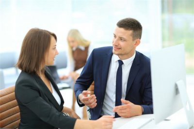 ​掌长指短的女人命运