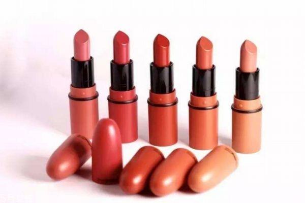 唇彩和口红的区别 这些区别你要知道 唇彩和口红的区别 这些区别你要知道