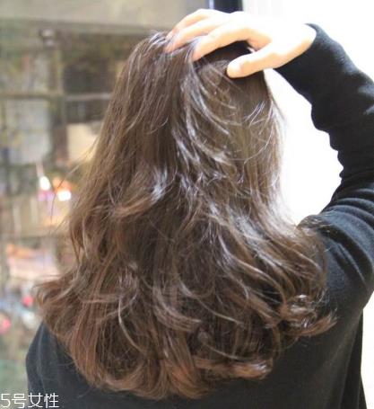 怎样让烫发更持久 想让卷发更持久快来试试这几招