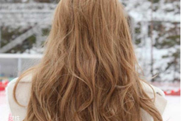 怎样让烫发更持久 想让卷发更持久快来试试这几招