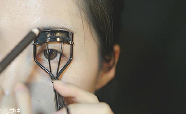 秋天画什么眉毛好看 眉毛画法教程