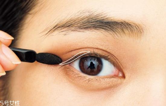 大地色眼妆怎么画教程 大地色眼影画法生活妆步骤图