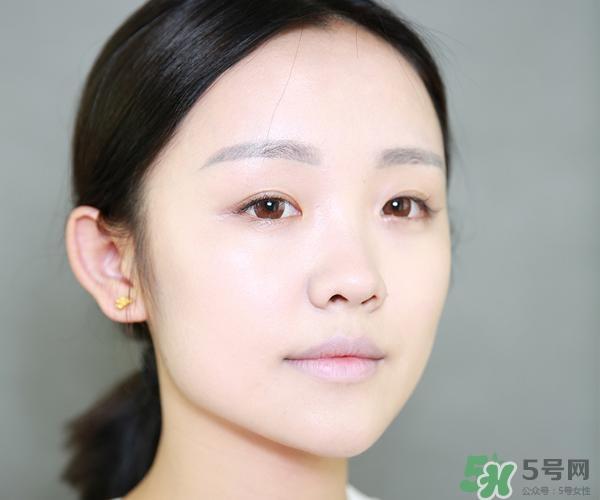 植村秀小灯泡粉底液色号 植村秀小灯泡粉底液试色 植村秀小灯泡粉底液色号 植村秀小灯泡粉底液试色