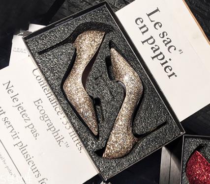 高跟鞋能用水洗吗?真皮千万不能碰水 高跟鞋能用水洗吗?真皮千万不能碰水