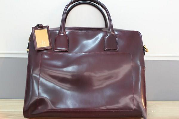 买包包要考虑哪些因素 怎么鉴别包包材质