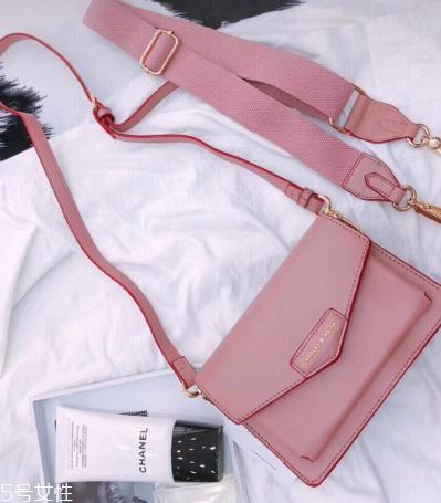 小ck邮差包真假辨别 这几点就能看出