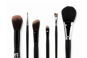 化妆刷可以用卸妆水洗吗 化妆刷清洗注意事项