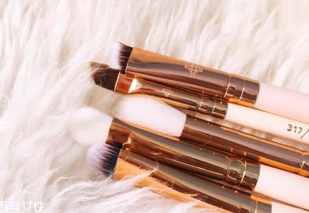 化妆刷可以用卸妆水洗吗 化妆刷清洗注意事项