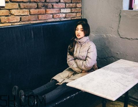 羽绒服和皮草哪个暖和？皮草暖和还是羽绒服暖和？