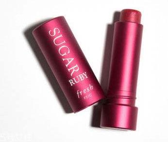 护唇膏可以补妆吗 护唇膏的正确补妆方法