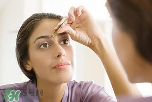 眉毛上长痘痘是什么原因?眉毛上长痘痘是怎么回事?