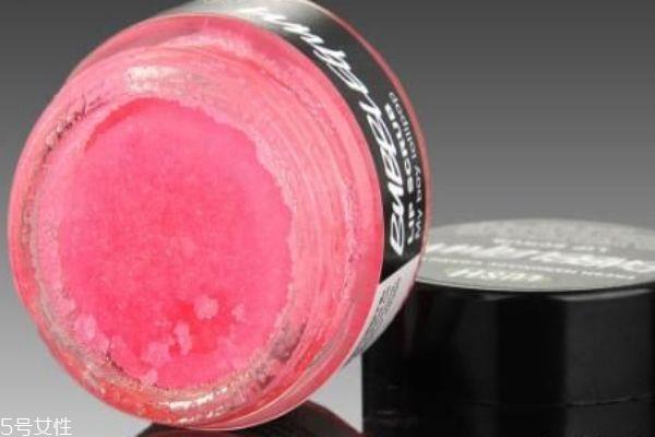 身体磨砂膏可以用在唇部吗 使用唇部磨砂膏最好 身体磨砂膏可以用在唇部吗 使用唇部磨砂膏最好