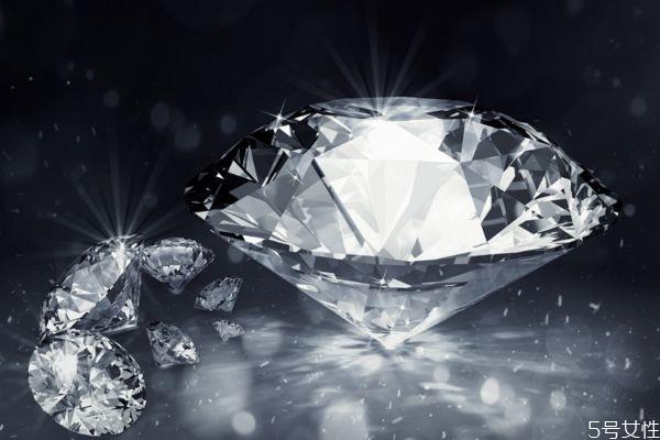 钻石的颜色和级别有关系吗 钻石用有几种颜色呢 钻石的颜色和级别有关系吗 钻石用有几种颜色呢