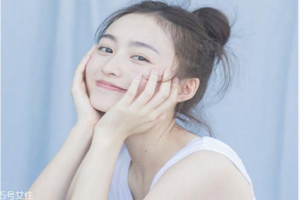 脸上痘痘抠破了碍事吗 脸上痘痘破了这样处理 脸上痘痘抠破了碍事吗 脸上痘痘破了这样处理