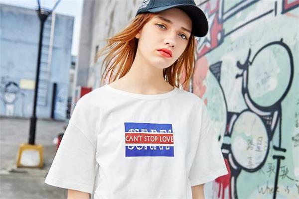 白色衣服沾上西瓜汁怎么清洗 白衣服上的西瓜汁怎么去掉 白色衣服沾上西瓜汁怎么清洗 白衣服上的西瓜汁怎么去掉